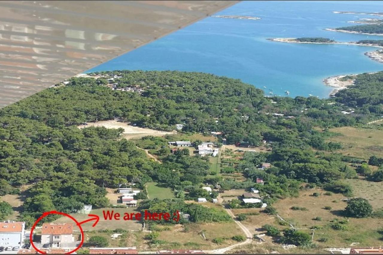 Apartment Punta Premantura E With Garden Eksteriør bilde