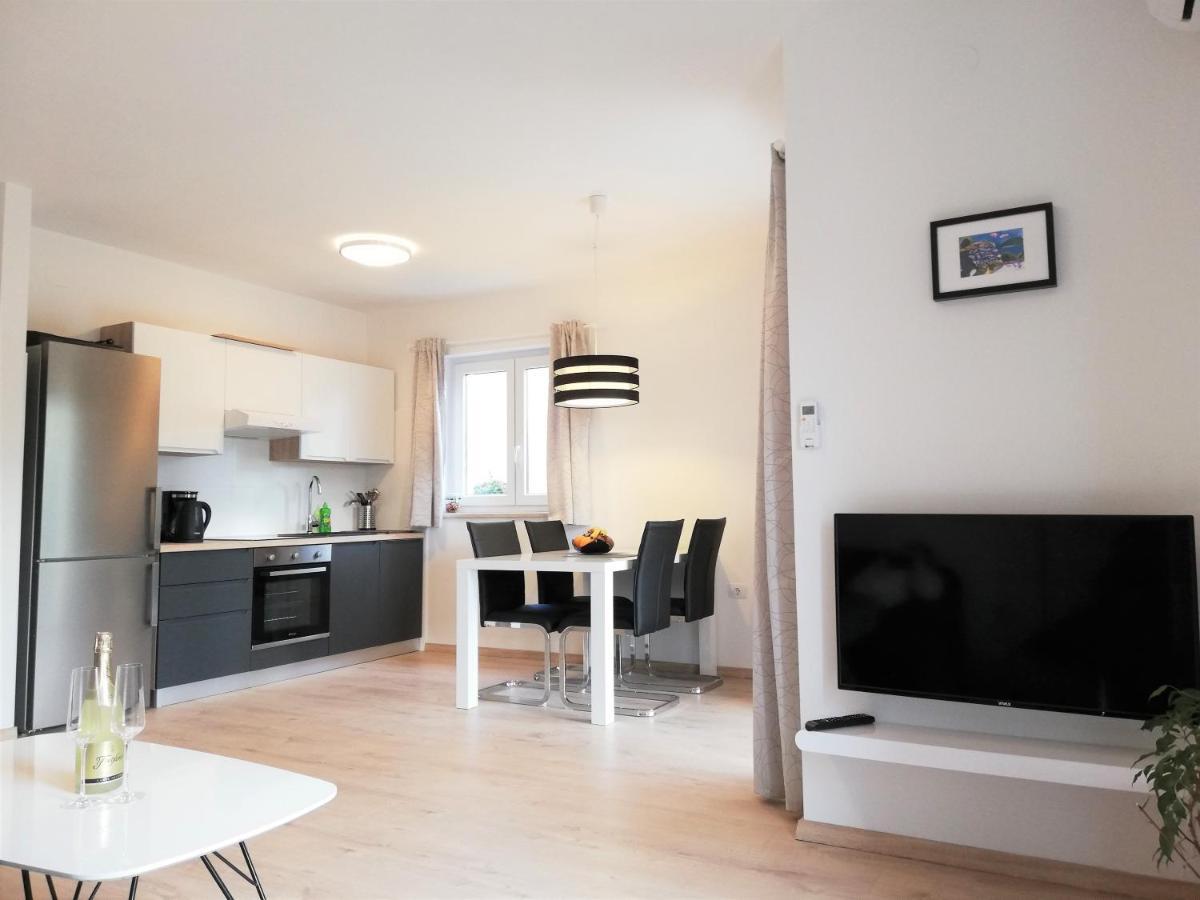 Apartment Punta Premantura E With Garden Eksteriør bilde