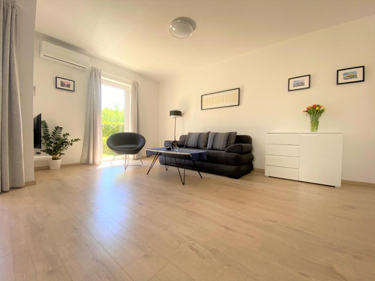 Apartment Punta Premantura E With Garden Eksteriør bilde
