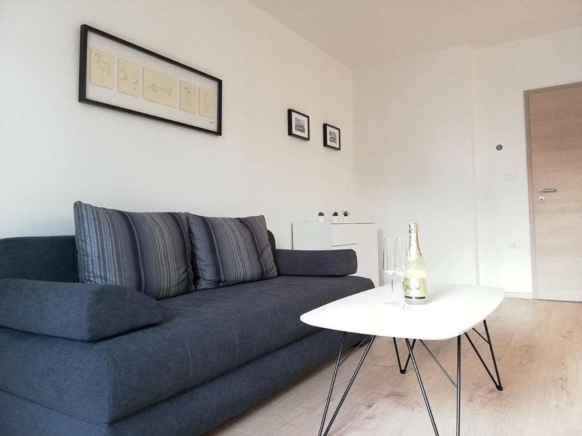 Apartment Punta Premantura E With Garden Eksteriør bilde