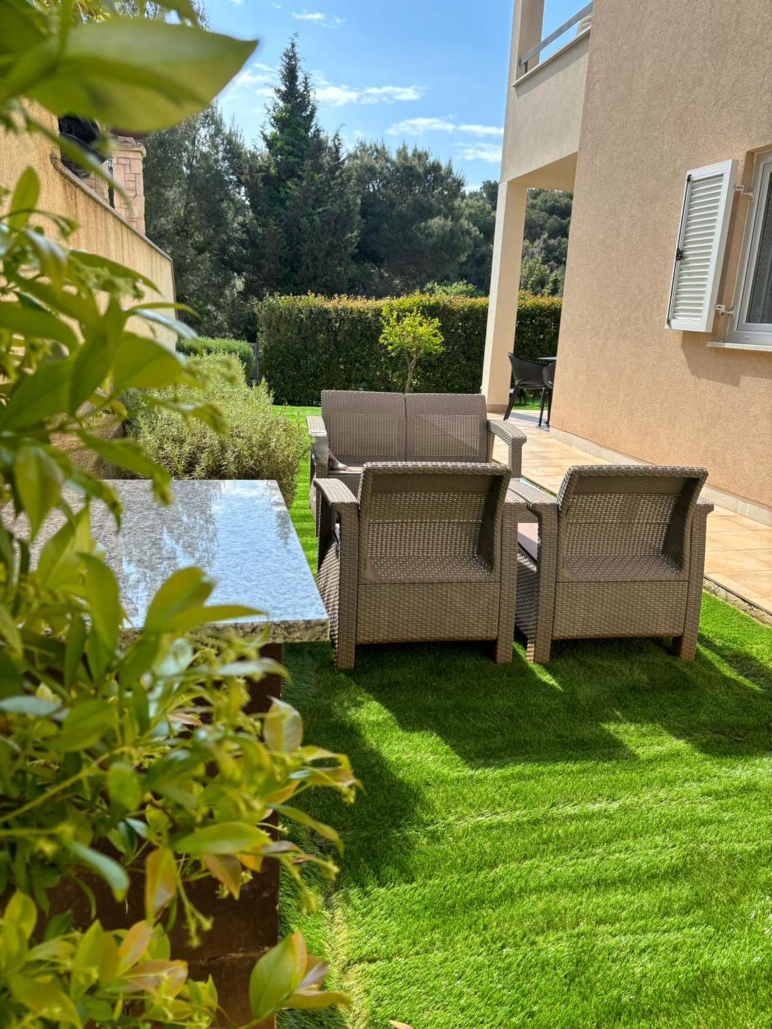 Apartment Punta Premantura E With Garden Eksteriør bilde