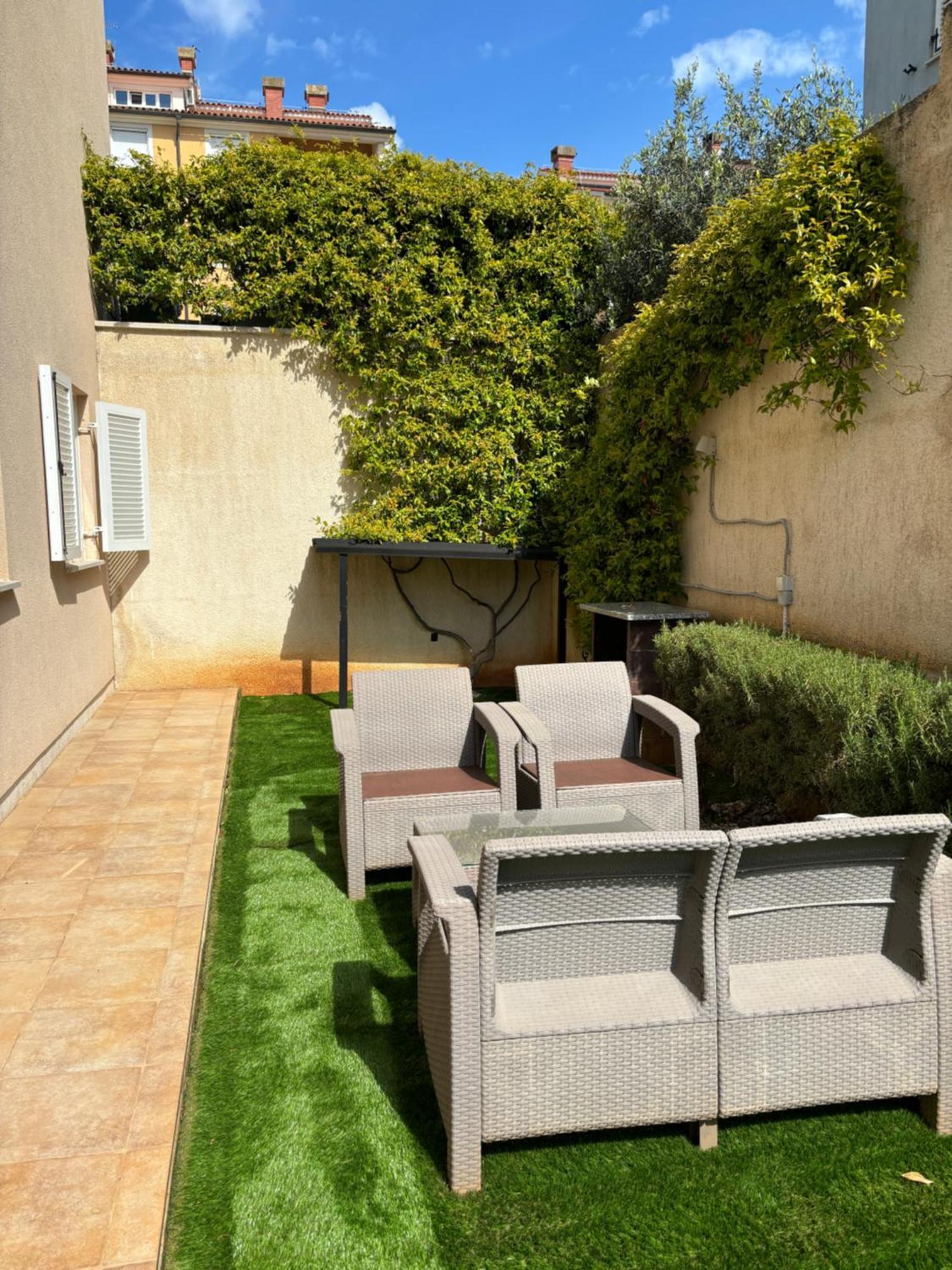 Apartment Punta Premantura E With Garden Eksteriør bilde